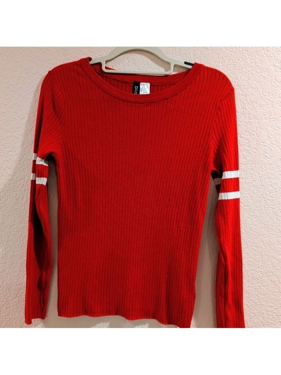 H&M Sweaters - Divided By H&M Red Ribbed Sweater Size Medium.